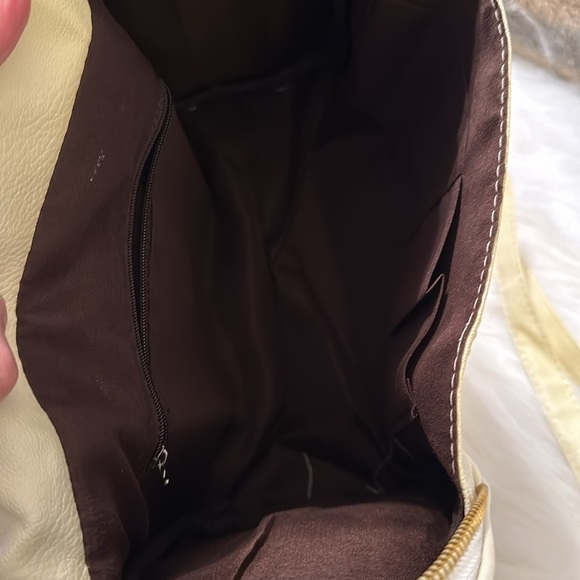 Cream purse. No Brand tag. - Picture 11 of 16